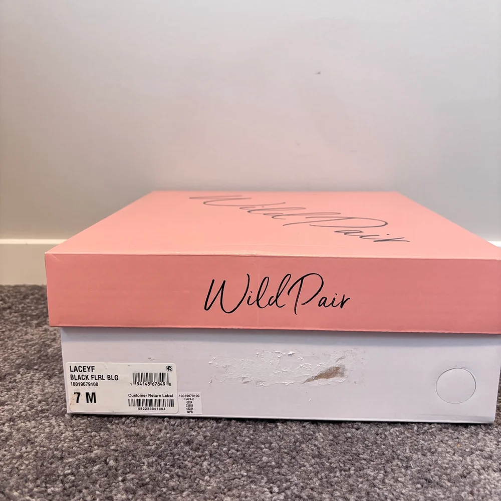 Wild Pair Size 7 Black Lacey Floral Crystal Bling Cowboy Boots / Booties NIB - Picture 13 of 13